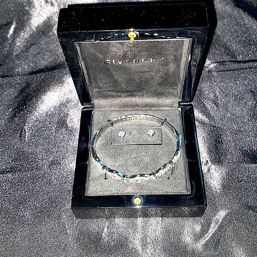 ✨Givenchy- ‘Evil Eye’ Oval cut Bangle Bracelet & Crystal Stud Earrings Set ✨NWT✨ - Picture 3 of 14